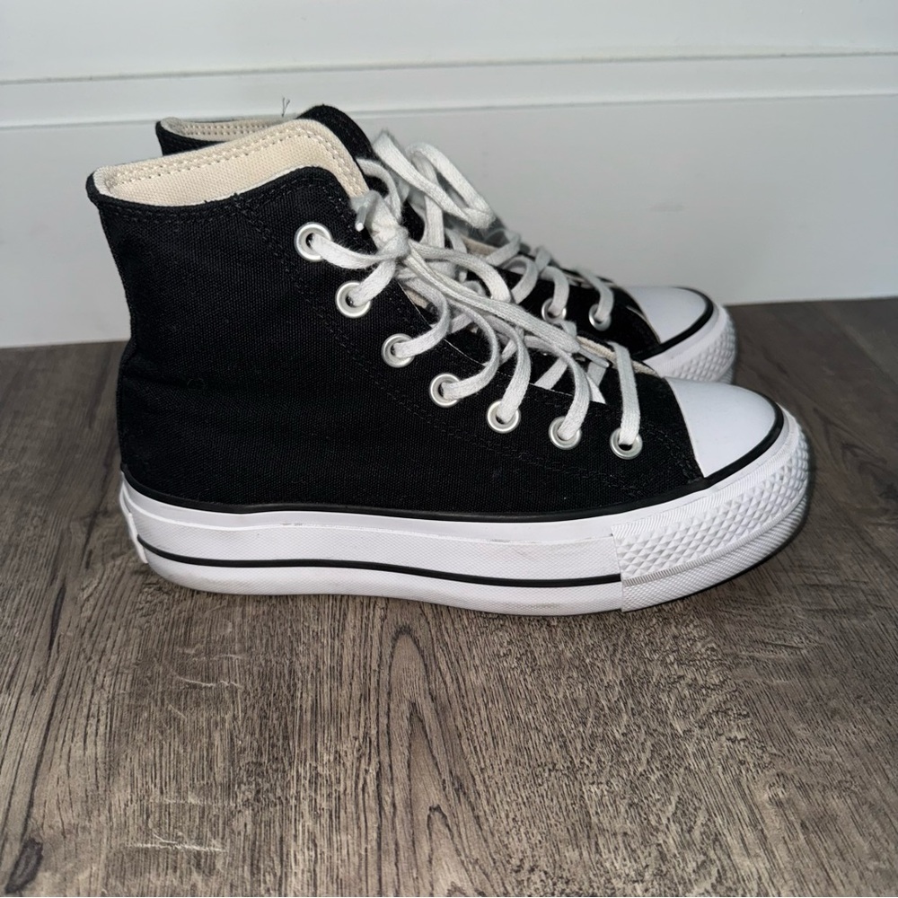 Women’s platform converse